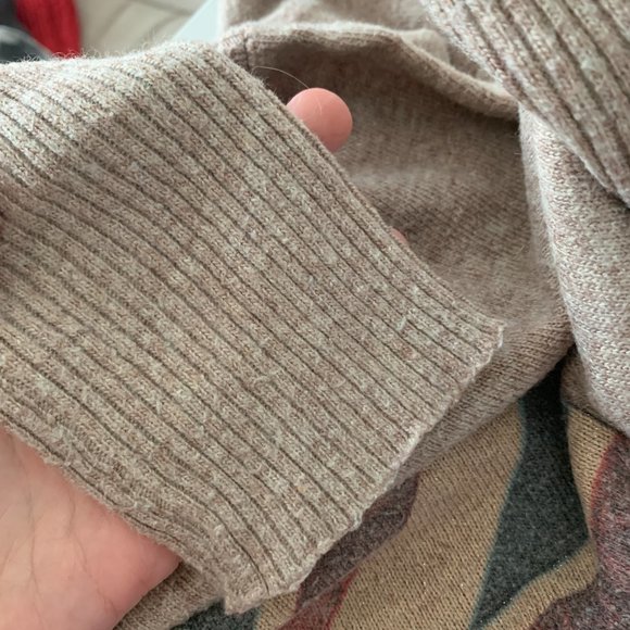 Beige Long Sweater Union Jack Heel Design - Picture 5 of 5